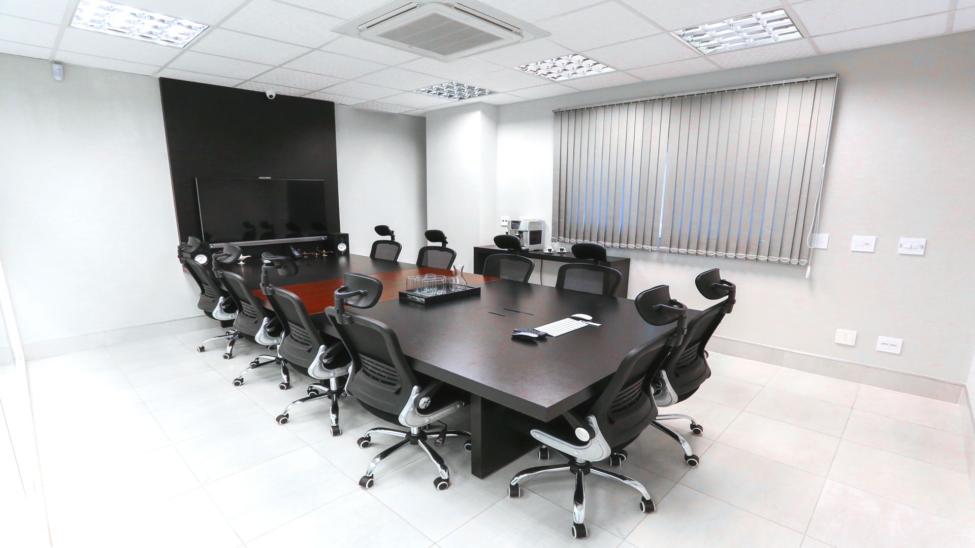 Sala de Reunião Principal — Genius Publicidade Cuiabá